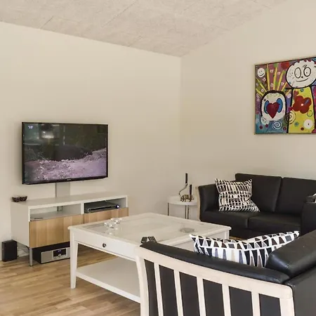Two-bedroom Holiday In Albak בית נופש *